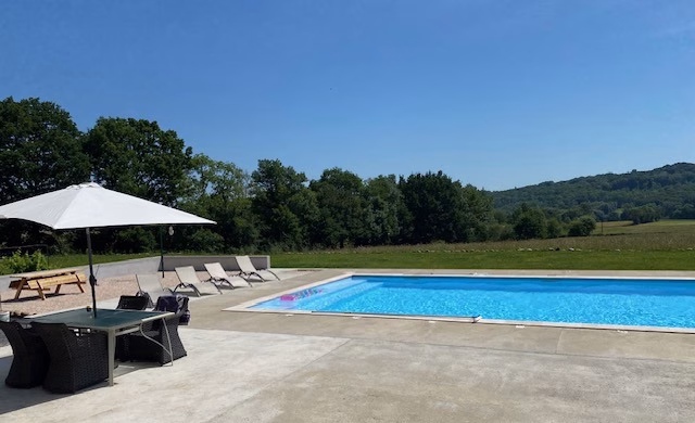 Self-catering accommodation for two people with private pool in South-West France. Peyroulat.com